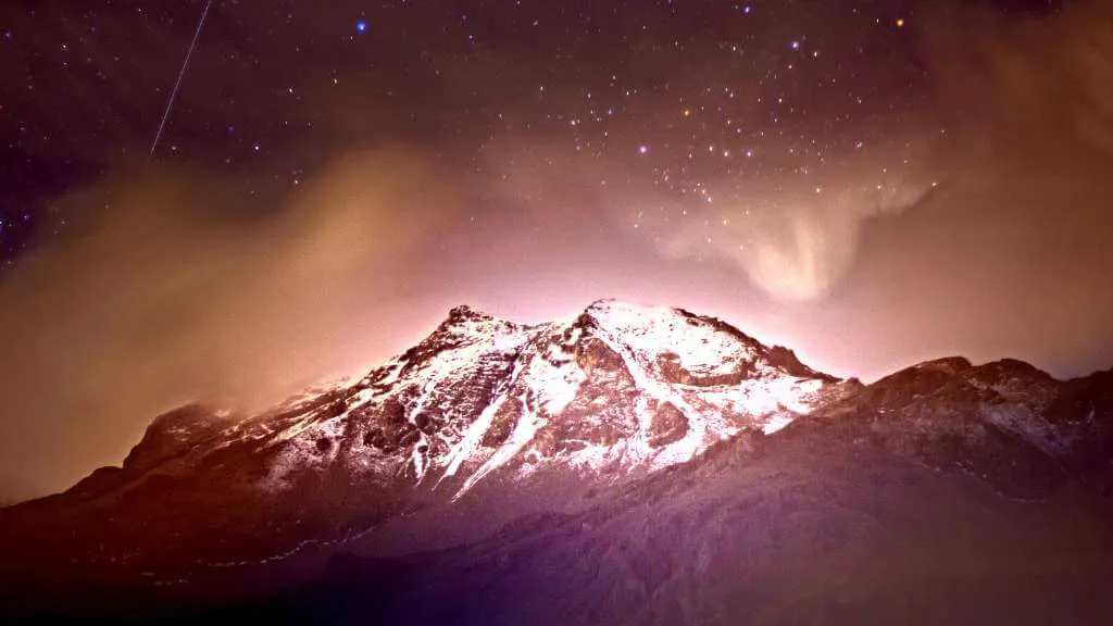 volcán iztaccíhuatl imagen nocturna