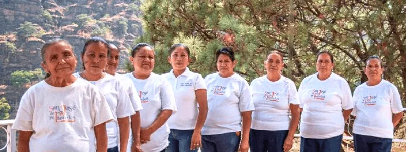 imágen del Grupo de Mujeres a cargo del proyecto comunitario Casa de la Mujer Campesina