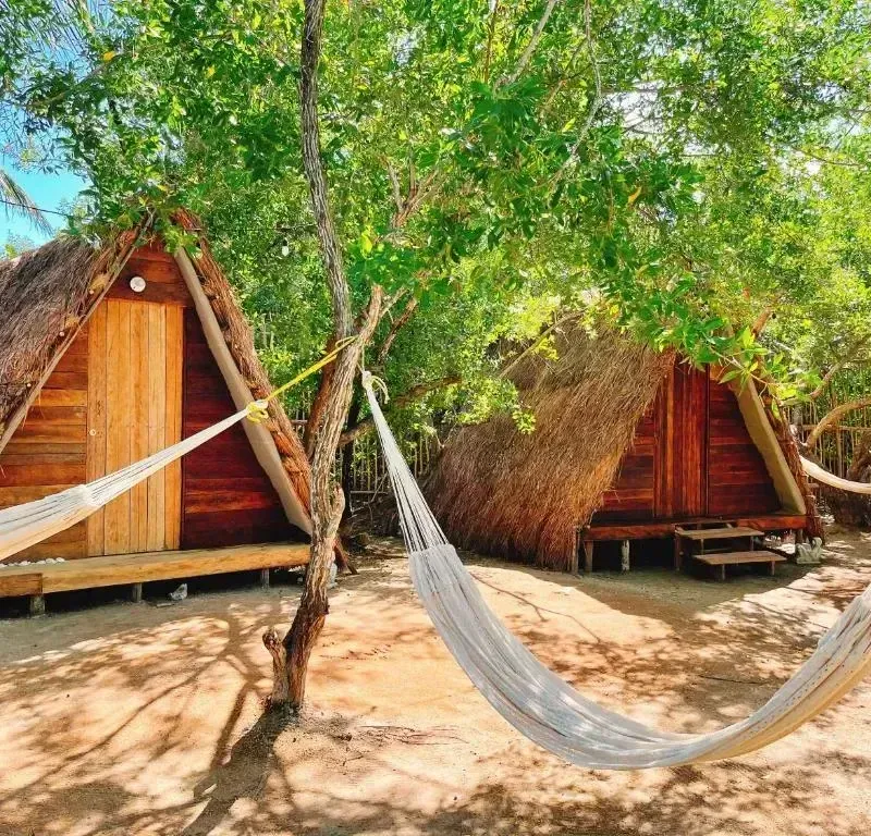 Foto 1 de La Aldea Holbox Cabañas y Camping