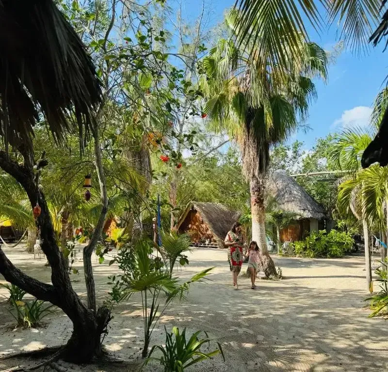 Foto 3 de La Aldea Holbox Cabañas y Camping