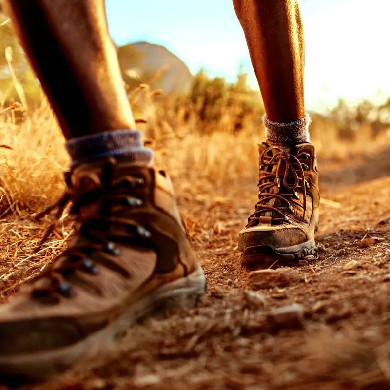 zapatos en sendero