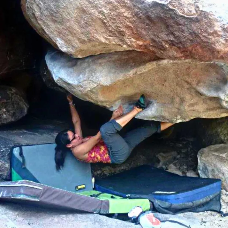 posicion incomoda frecuente en tipos de escalda en bloque o boulder