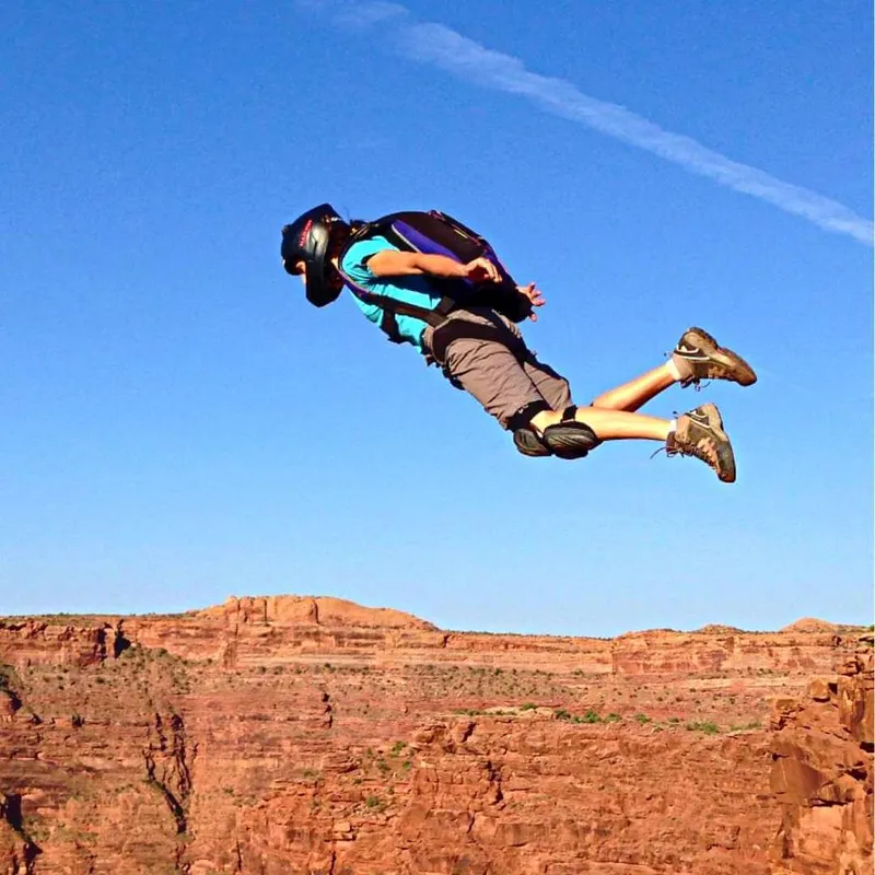 salto base mujer saltando