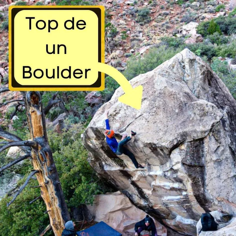 top de un bloque o boulder - movimiento conocido como 'top out'